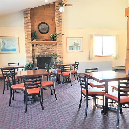 Amerivu Inn & Suites-Avon Экстерьер фото