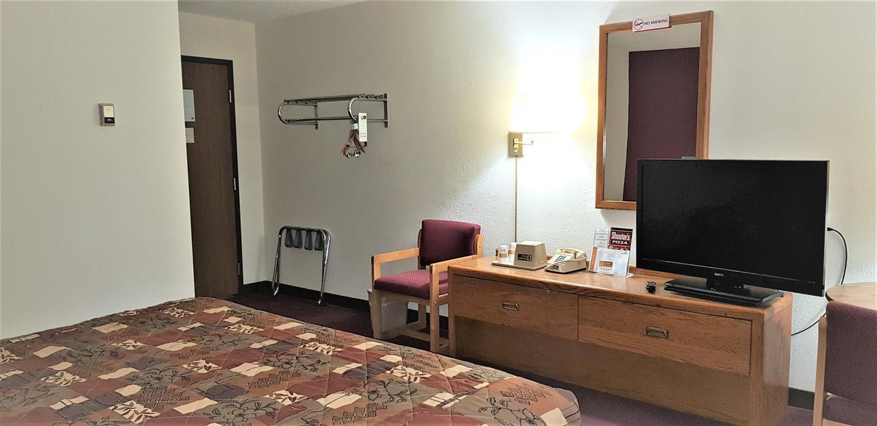 Amerivu Inn & Suites-Avon Экстерьер фото