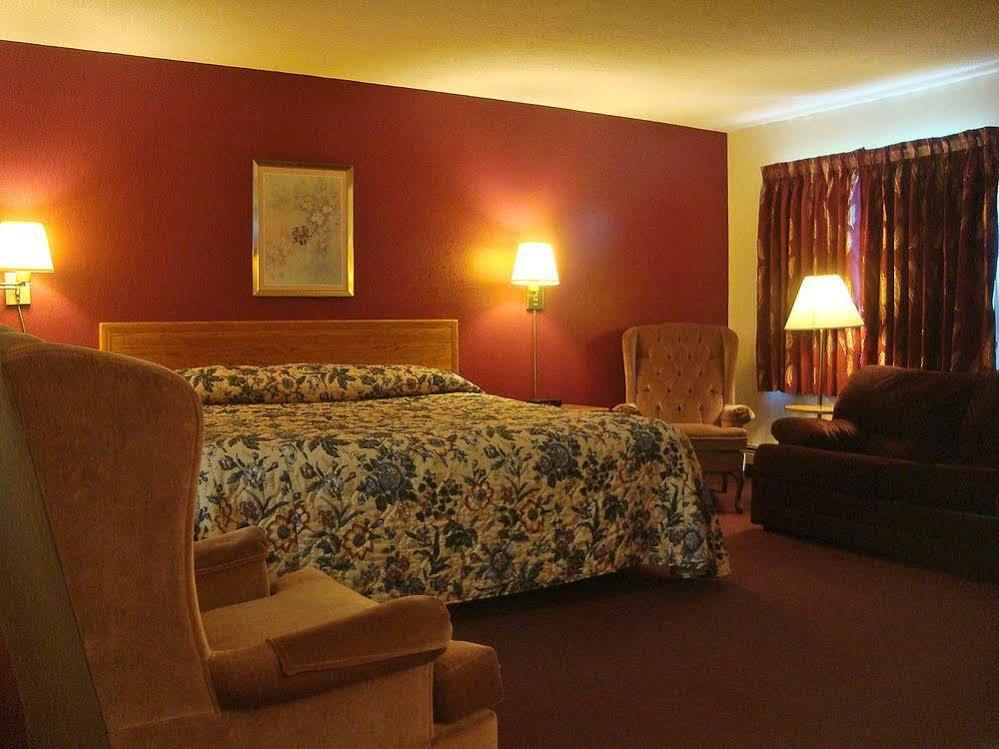 Amerivu Inn & Suites-Avon Экстерьер фото