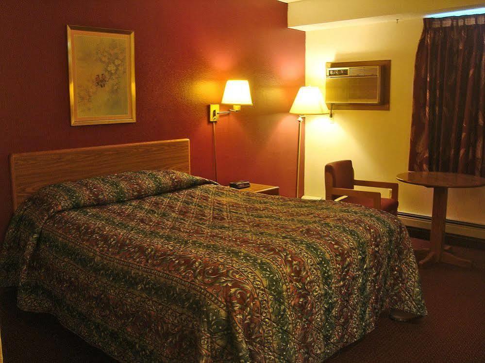 Amerivu Inn & Suites-Avon Экстерьер фото